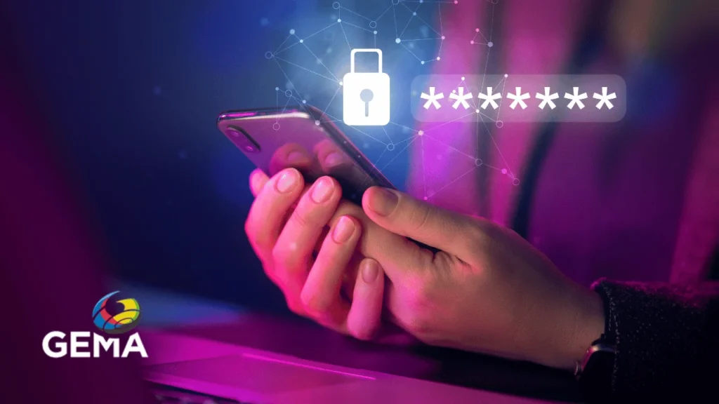 ¿Qué es Mobile Threat Defense (MTD) y por qué es clave para proteger tu empresa? 

La creciente dependencia de los dispositivos móviles en entornos empresariales ha transformado la manera en que las organizaciones operan. Sin embargo, esta evolución también ha abierto la puerta a nuevos riesgos de seguridad que no pueden ser ignorados. Aquí es donde la Defensa contra amenazas móviles (MTD por las siglas en inglés de Mobile Threat Defense) se convierte en una herramienta fundamental para garantizar la protección de datos y operaciones corporativas. Este enfoque no solo protege dispositivos individuales, sino que también refuerza la seguridad general de la infraestructura empresarial, permitiendo a las compañías operar con confianza en un entorno digital. 

Seguridad avanzada para dispositivos móviles en el entorno empresarial 

A diferencia de las soluciones tradicionales de seguridad, el MTD está diseñado específicamente para abordar las amenazas que afectan a los dispositivos móviles. Desde aplicaciones maliciosas hasta vulnerabilidades en redes Wi-Fi, esta tecnología detecta y mitiga riesgos en tiempo real, adaptándose al comportamiento de los usuarios y a las particularidades de cada dispositivo. 

Para las empresas que manejan información sensible, contar con esta protección reduce significativamente la posibilidad de ataques cibernéticos que comprometan datos críticos o generen interrupciones operativas. 

Cómo el Mobile Threat Defense ayuda a prevenir brechas de seguridad corporativa 

Las brechas de seguridad en dispositivos móviles suelen tener consecuencias severas, desde pérdida de datos hasta el acceso no autorizado a sistemas internos. Las soluciones MTD actúan como una barrera que identifica patrones sospechosos, neutraliza posibles amenazas y evita la propagación de malware dentro de la red corporativa. 

Además, ofrecen herramientas de análisis que ayudan a los equipos de TI a entender mejor el panorama de riesgos y a tomar decisiones informadas sobre la protección de sus activos digitales. 

Beneficios estratégicos de implementar tecnología MTD en tu empresa 

La adopción de un sistema Mobile Threat Defense no solo es una medida preventiva, sino también una inversión estratégica para garantizar la continuidad del negocio. Al proteger a los empleados que trabajan de manera remota o en movilidad, las empresas aseguran que la productividad no se vea afectada por incidentes de seguridad. Además, esta tecnología cumple con regulaciones de cumplimiento normativo que muchas industrias exigen, fortaleciendo la reputación y la confianza de los clientes en la organización. 

En un mundo donde las amenazas cibernéticas evolucionan rápidamente, proteger los dispositivos móviles de tu empresa es esencial. Conoce cómo las soluciones de Mobile Threat Defense de Lookout pueden ayudarte a garantizar la seguridad de tu negocio. Habla hoy mismo con un asesor y asegura la tranquilidad operativa de tu organización. 